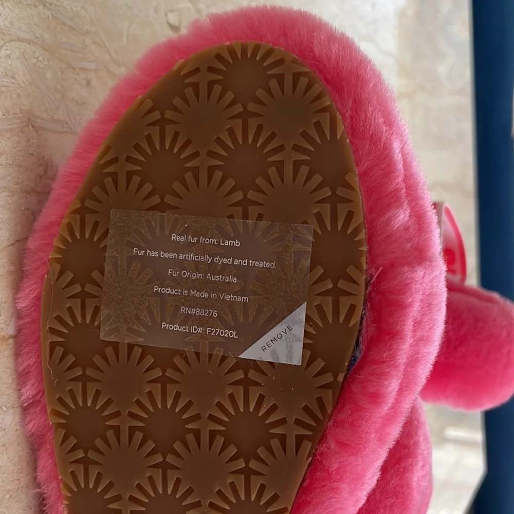 NWT UGG Slippers. - Picture 6 of 8